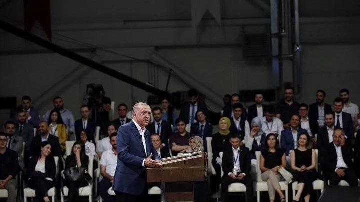 Κάνει όνειρα ο Ρετζέπ: Διαφημίζει το «ιπτάμενο ψάρι» – Ακόμα να μάθει ποιοι τον περιμένουν απέναντι;